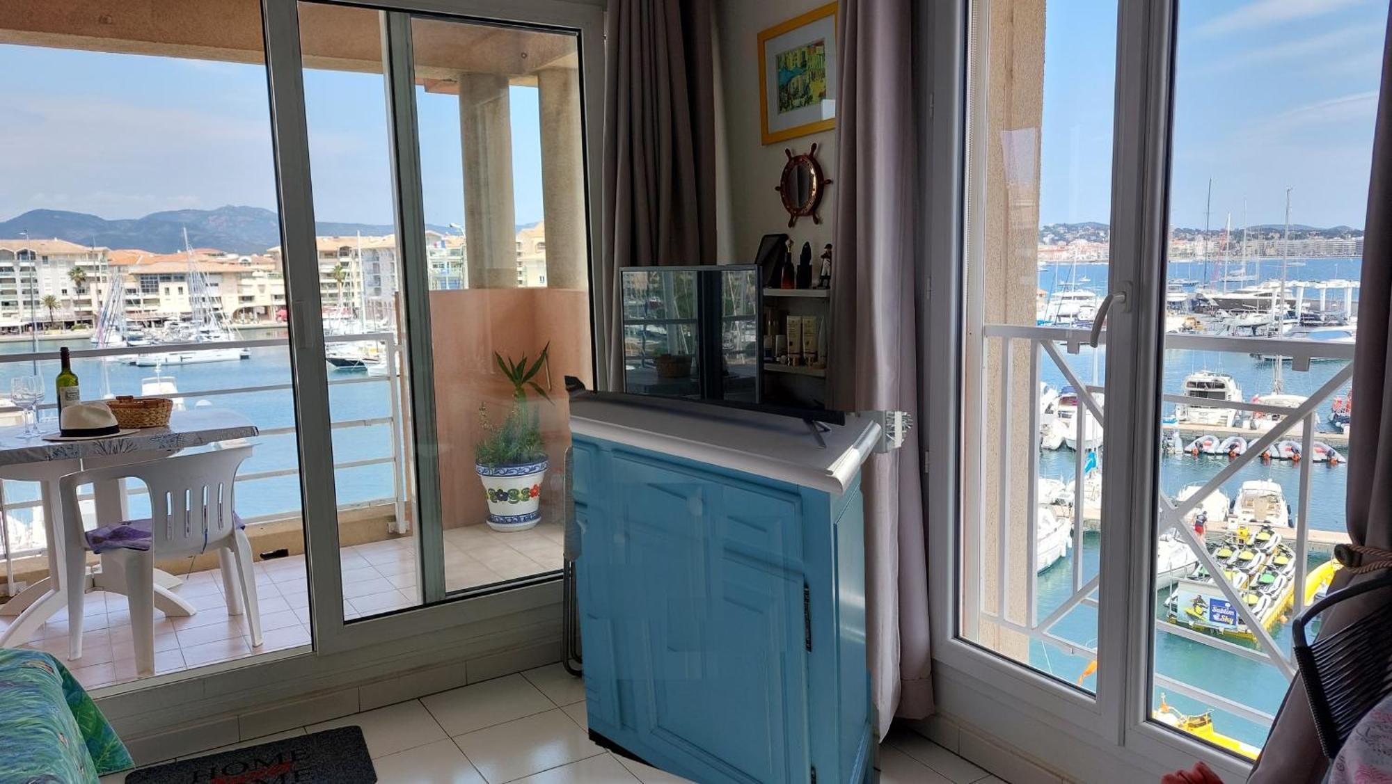 Boutique Apartment Hirondelle Port เฟรฌูส ภายนอก รูปภาพ