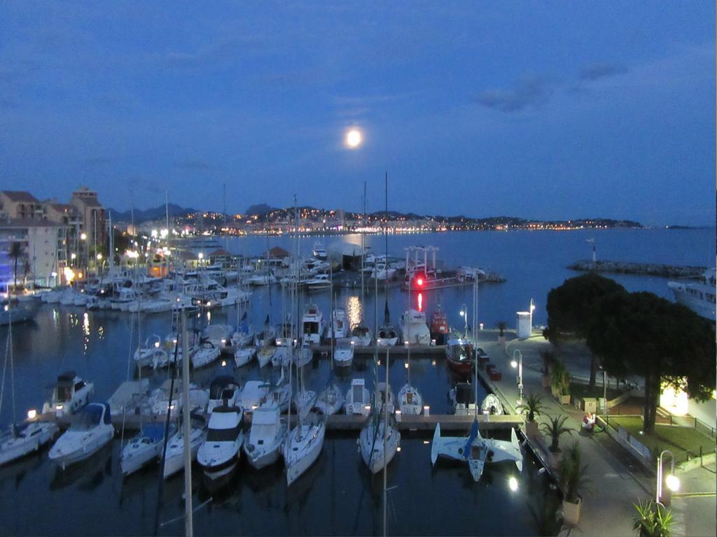 Boutique Apartment Hirondelle Port เฟรฌูส ภายนอก รูปภาพ
